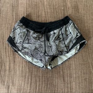 Lululemon Hotty Hot Shorts 2.5"